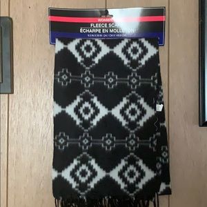 Women’s fleece scarf